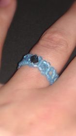 Ring - blau m Hand.jpg
